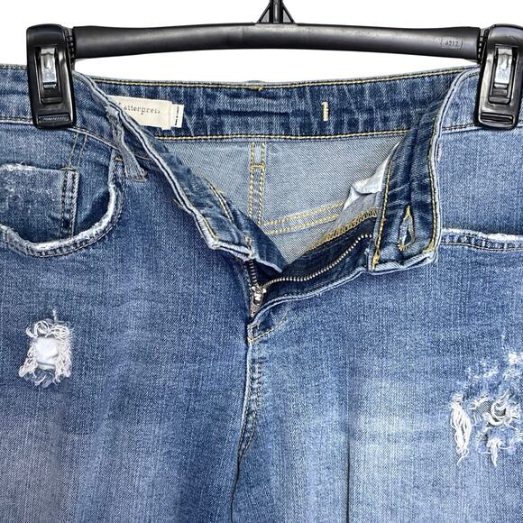 ANTHROPOLOGIE PILCRO Women’s Lightwash Distressed Denim Short - Picture 2 of 3